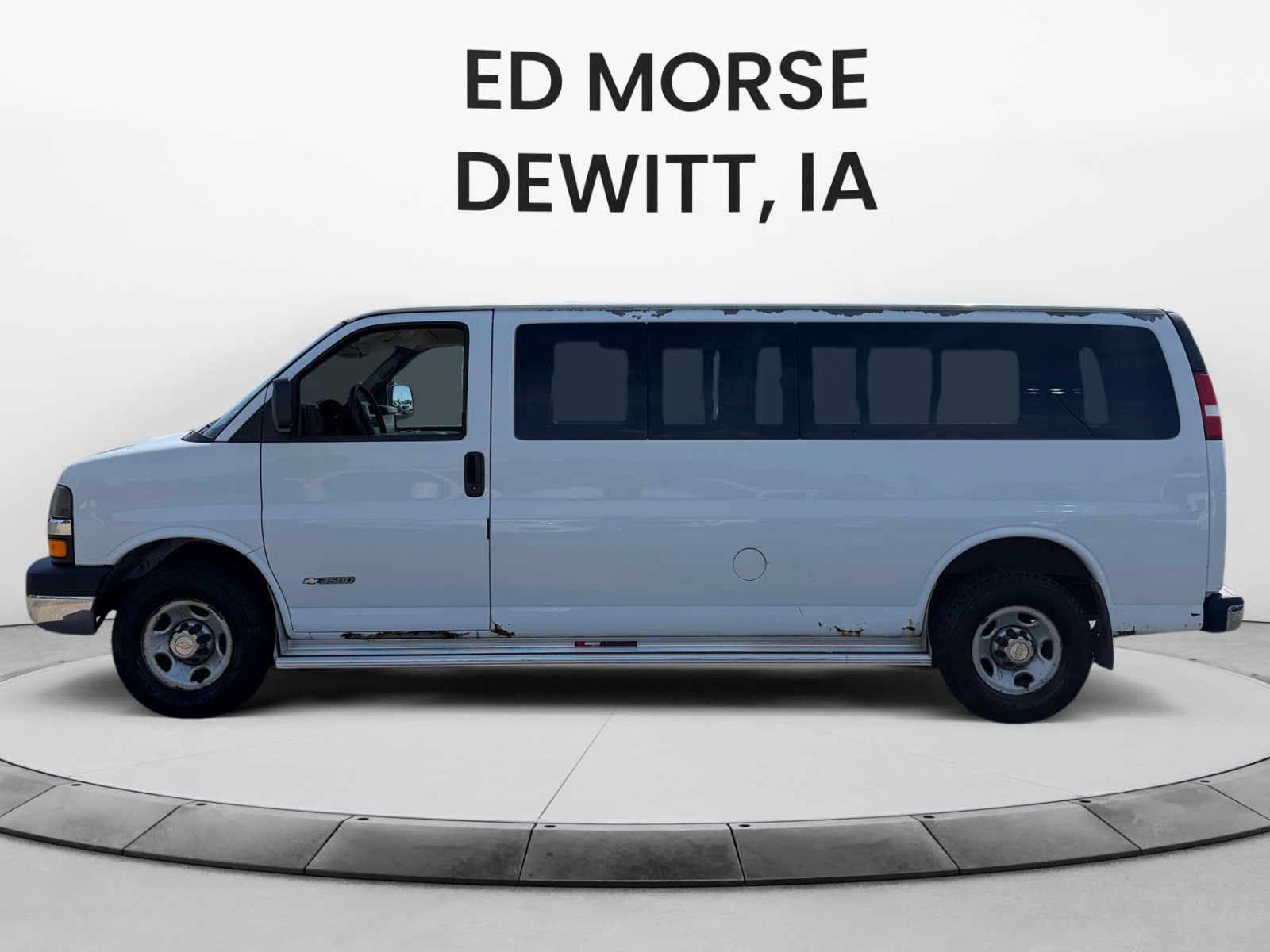 Used 2004 Chevrolet Express 3500 Extended Passenger w/ LS Preferred Equipment Group RWD image 2