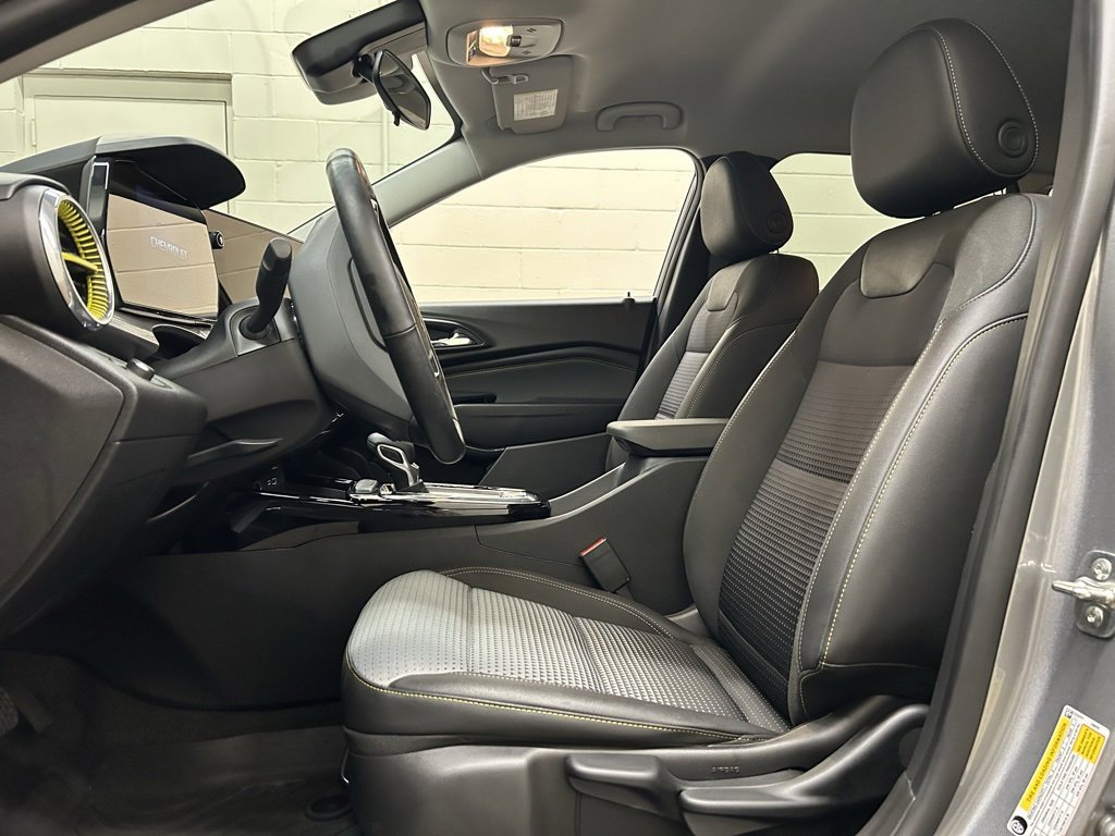 Used 2025 Chevrolet Trax LT w/ Driver Confidence Package image 7