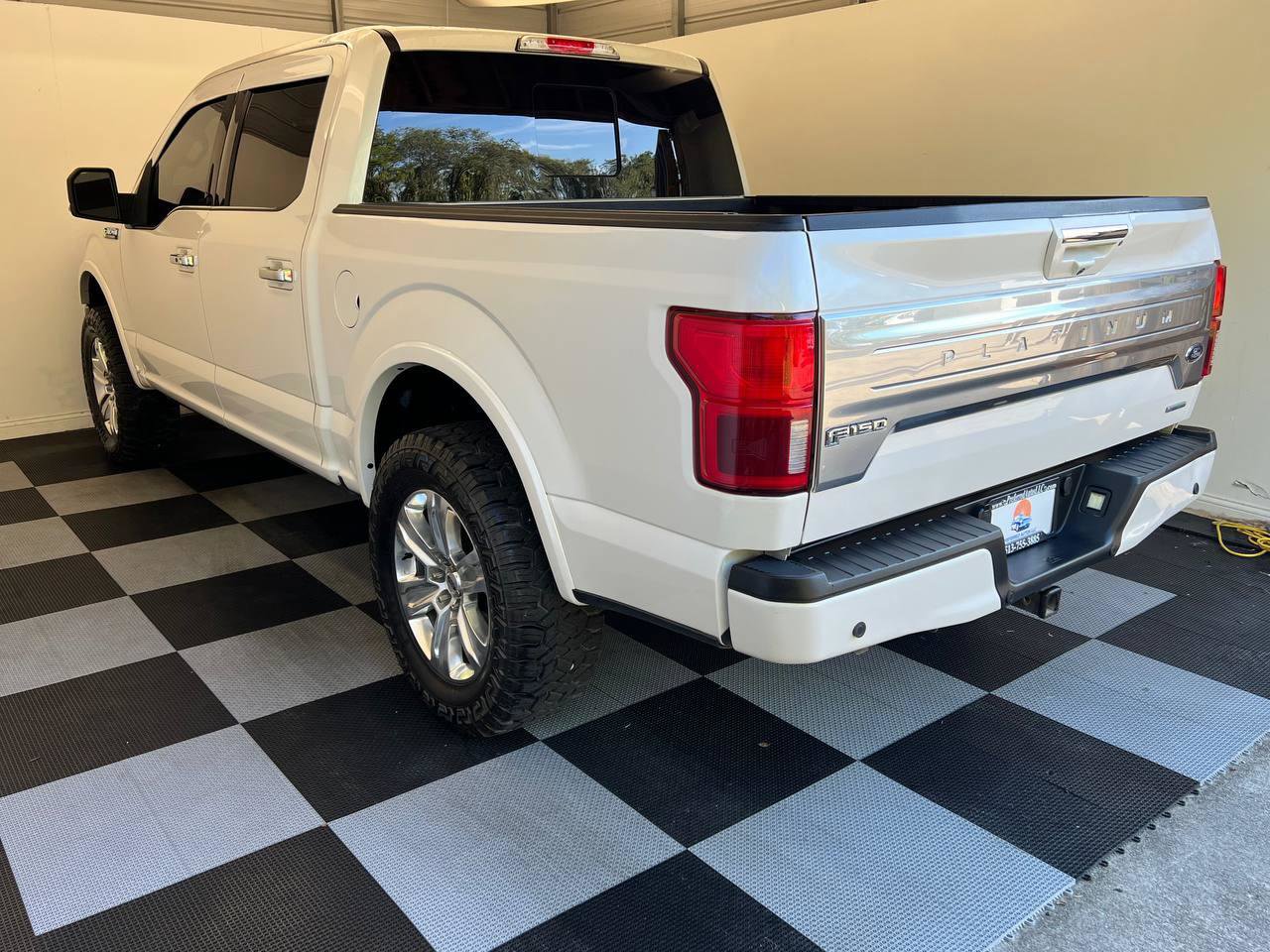 Used 2018 Ford F150 Platinum w/ Equipment Group 701A Luxury AWD/4WD image 4