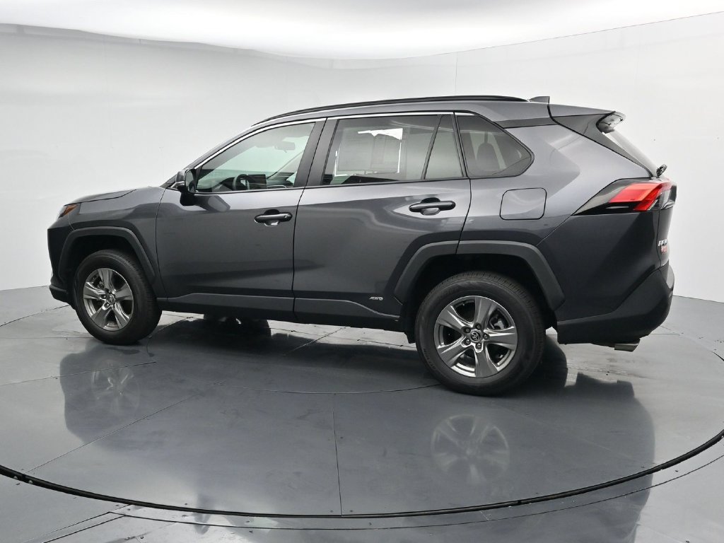 Used 2024 Toyota RAV4 XLE AWD/4WD image 5