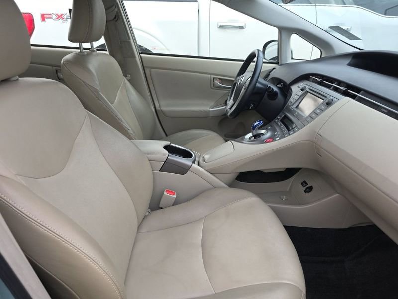 Used 2015 Toyota Prius Four FWD image 28