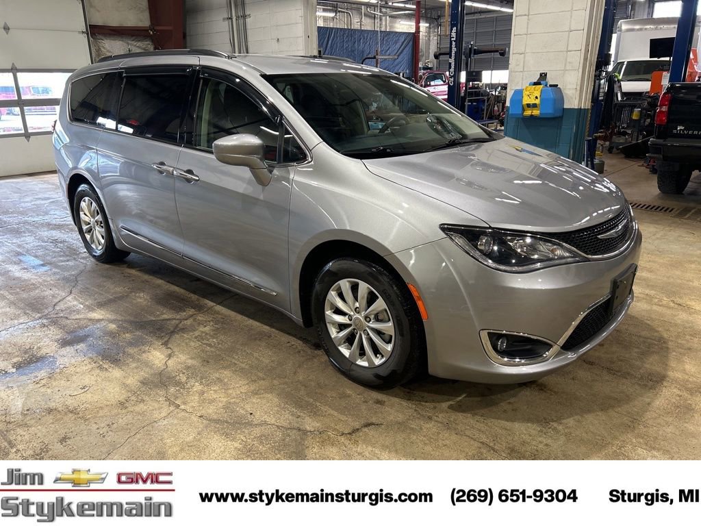 Used 2017 Chrysler Pacifica Touring-L image 10