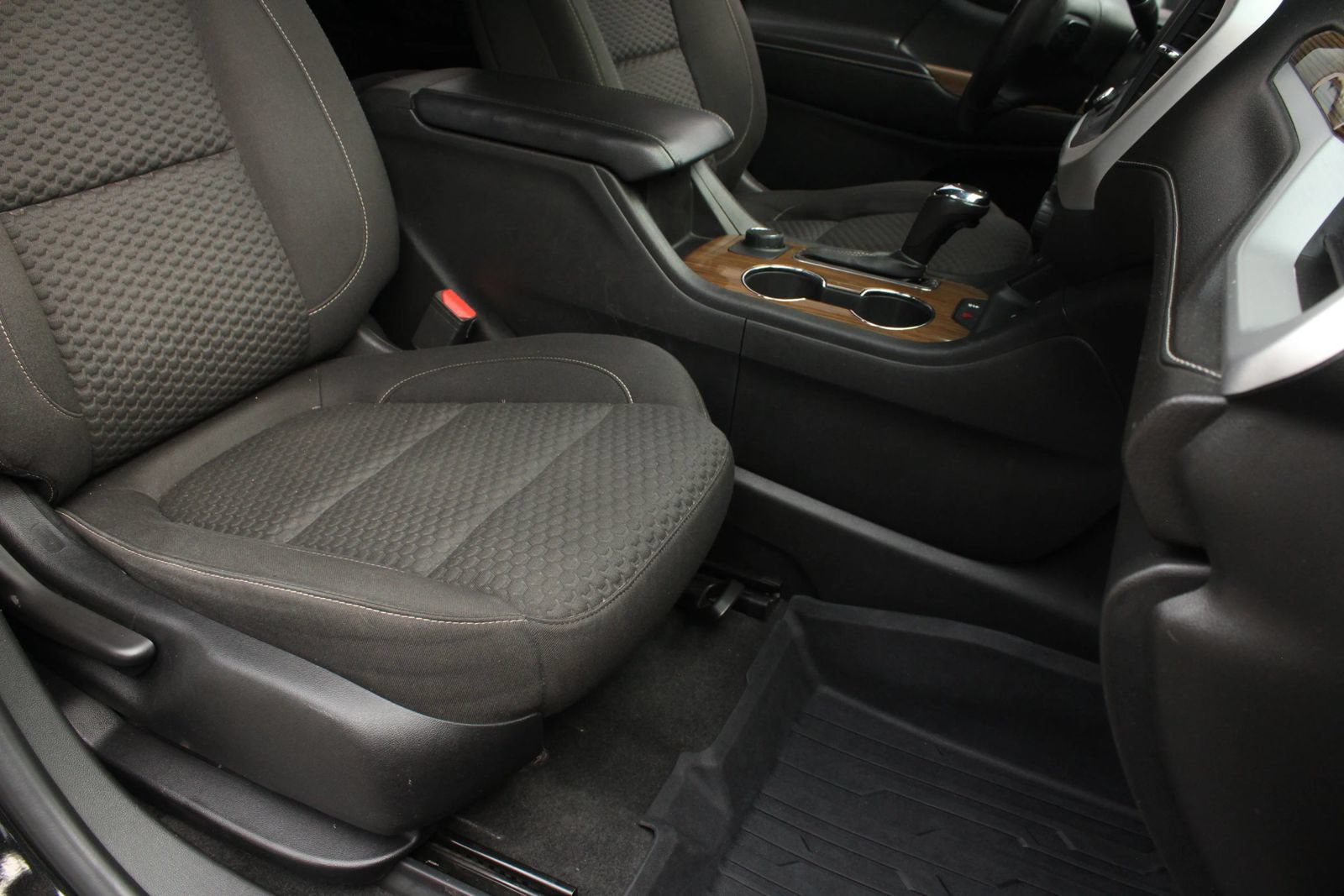 Used 2019 GMC Acadia SLE w/ LPO, Floor Liner Package FWD image 29