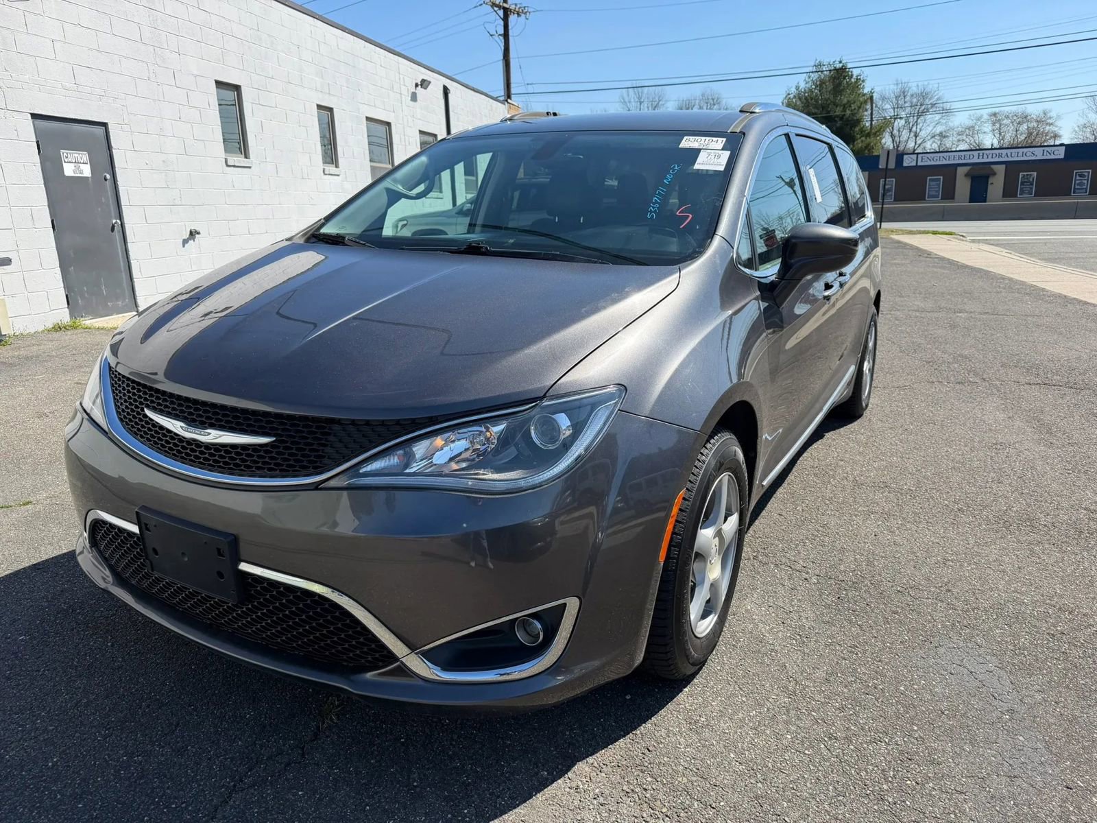 Used 2017 Chrysler Pacifica Touring-L Plus image 2