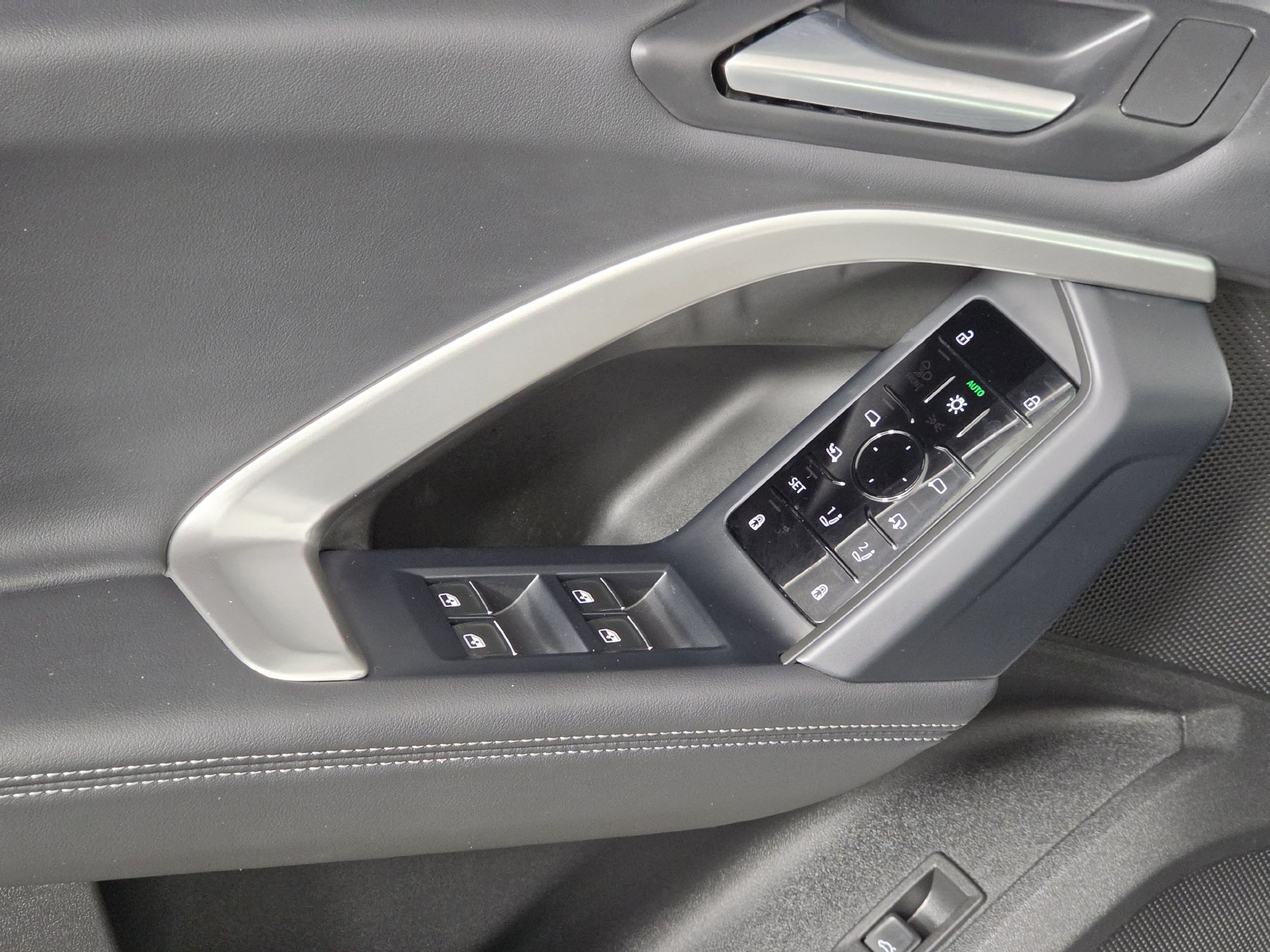 Certified 2025 Audi Q5 Premium w/ Convenience Package AWD/4WD image 7