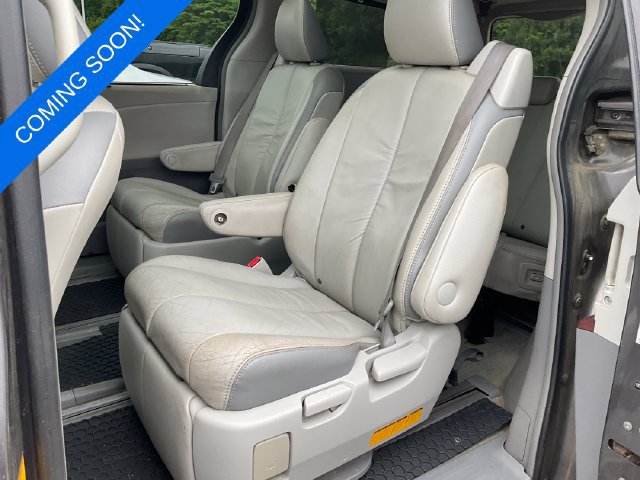 Used 2011 Toyota Sienna Limited w/ Premium Pkg FWD image 5