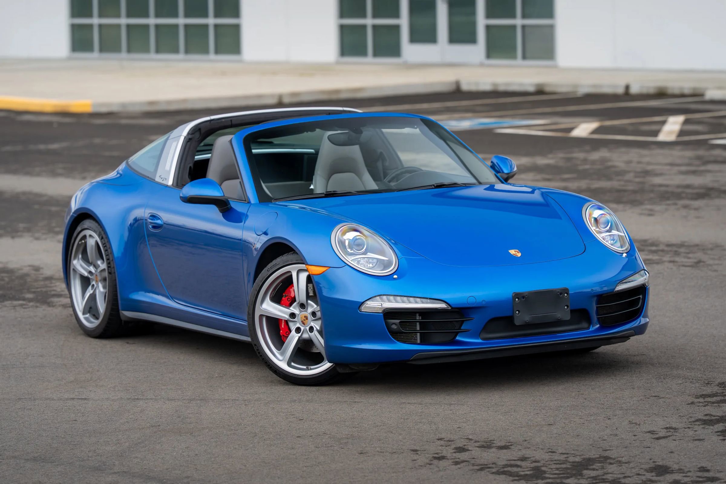 Used 2015 Porsche 911 Targa 4S image 3