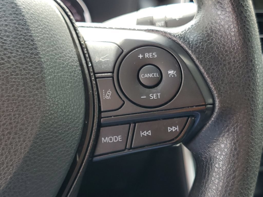 Used 2025 Toyota RAV4 XLE FWD image 18