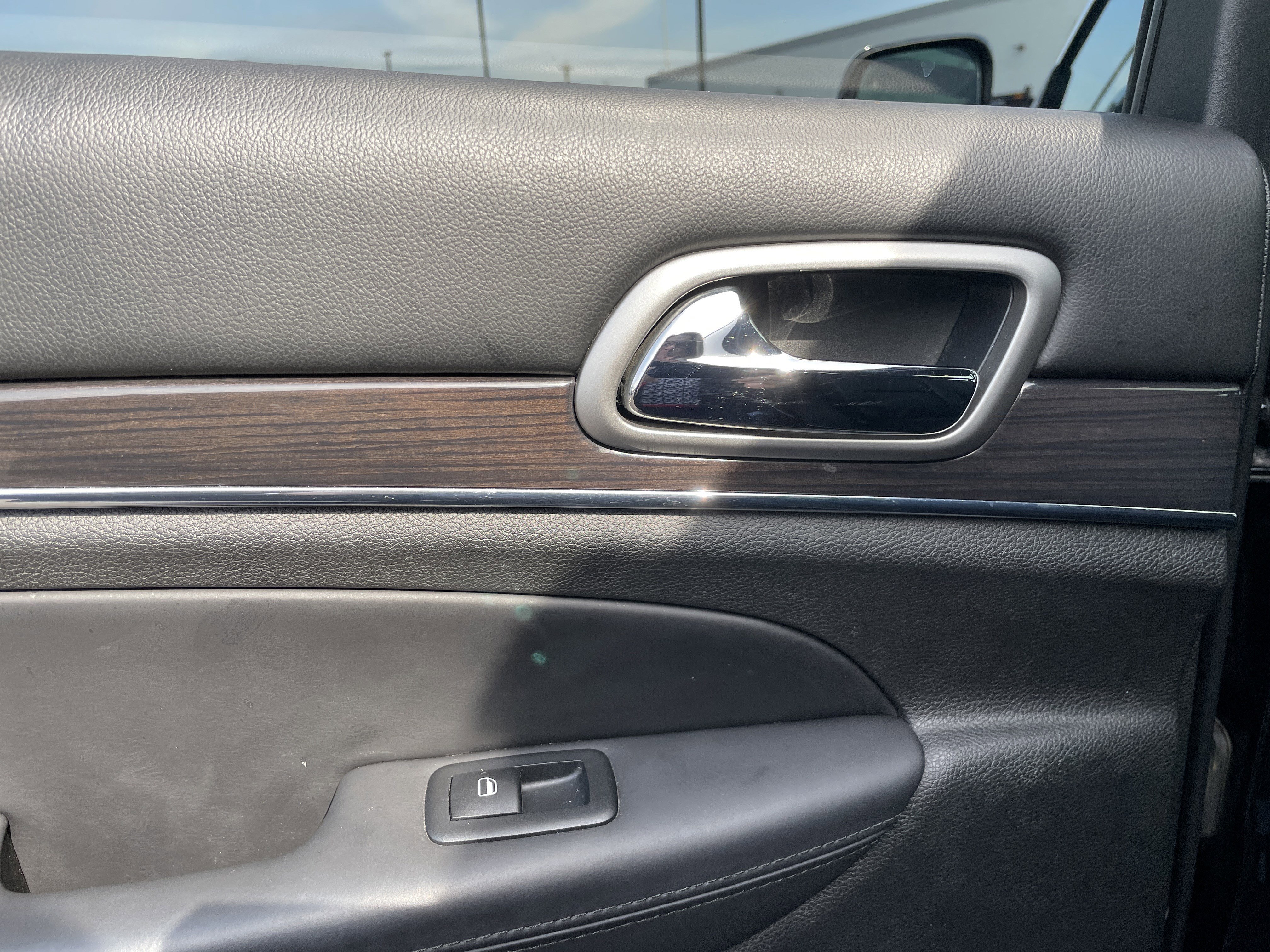 Used 2018 Jeep Grand Cherokee Overland image 32