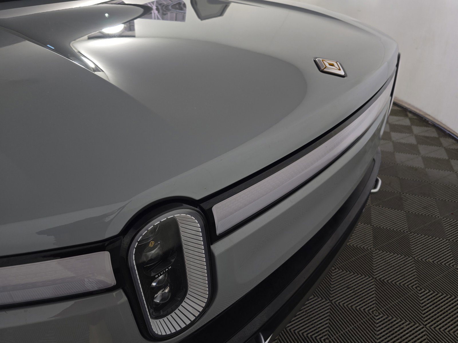 Used 2024 Rivian R1S Adventure image 35