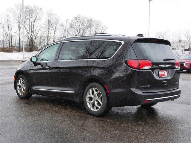 Used 2017 Chrysler Pacifica Limited image 5