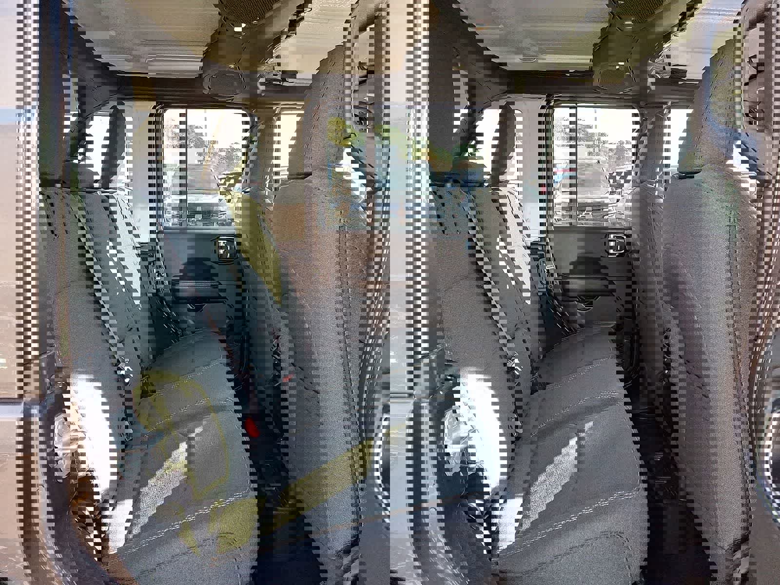 Used 2025 Jeep Wrangler Sahara image 31