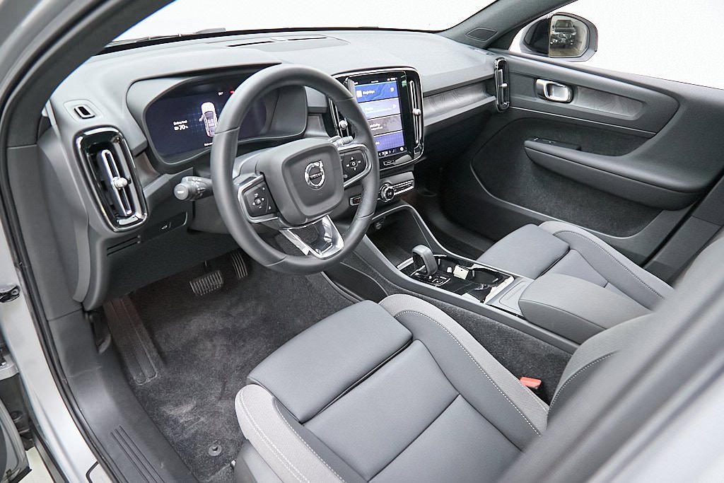 Certified 2023 Volvo C40 Recharge Core w/ Protection Package Premier image 12