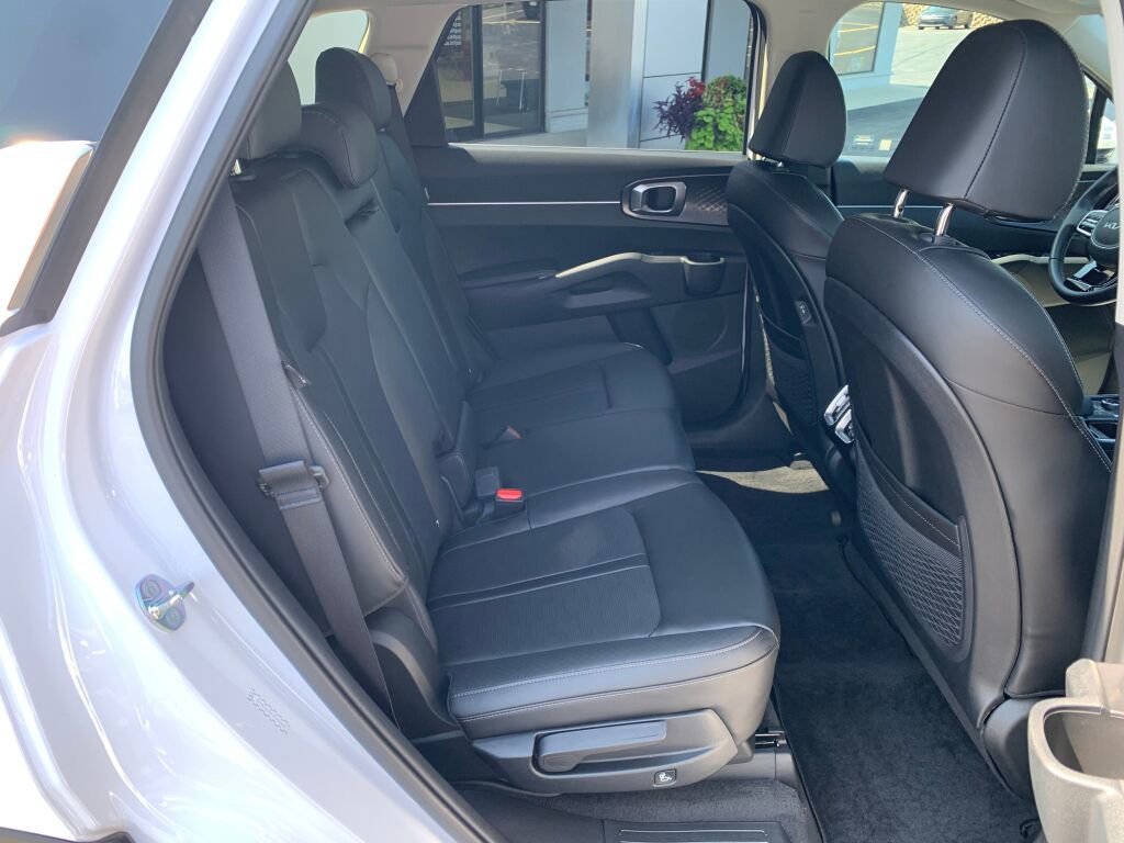 Used 2025 Kia Sorento S image 23