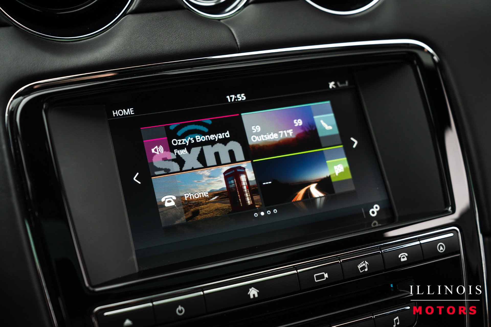 Used 2017 Jaguar XJ R RWD image 23