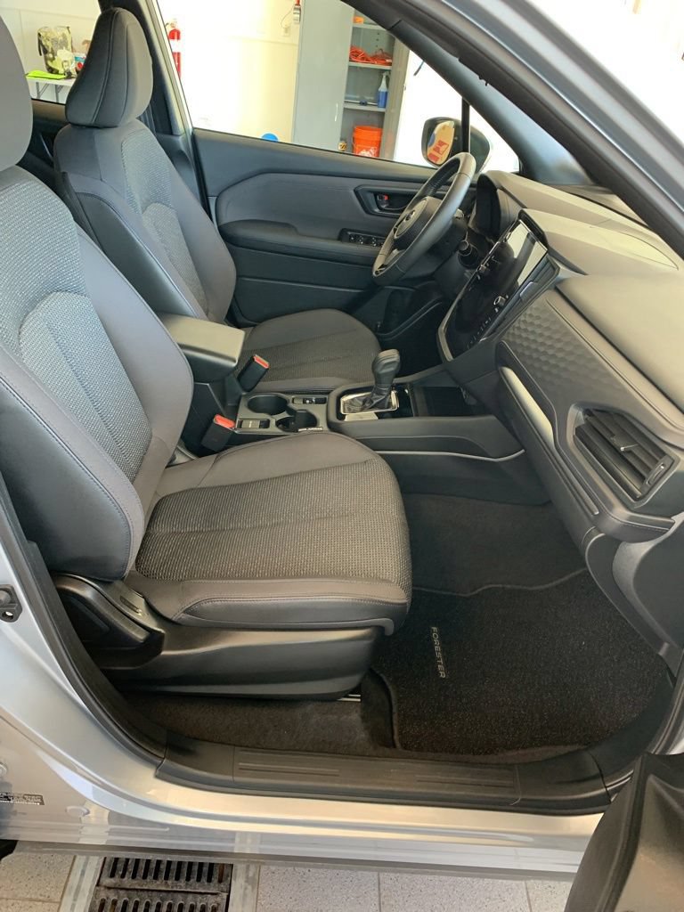 Used 2025 Subaru Forester Premium AWD/4WD image 13