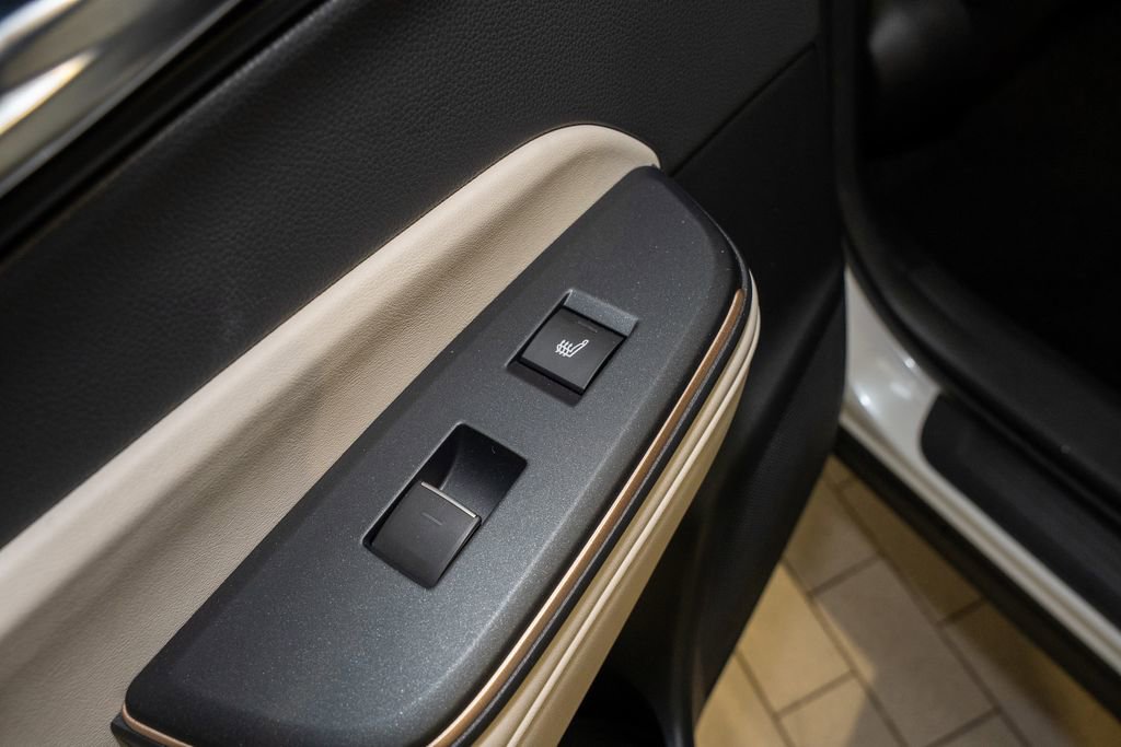 Used 2023 Toyota Crown Limited image 11