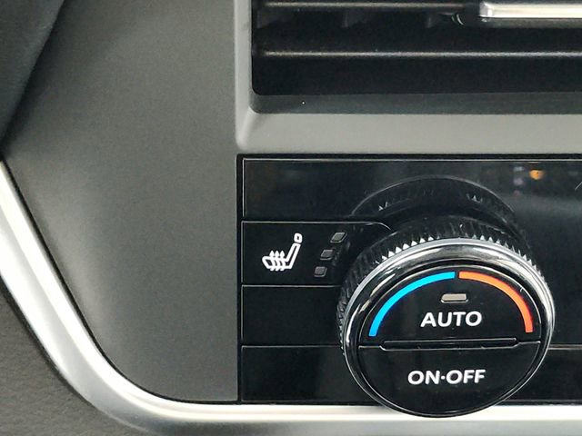 Used 2025 Nissan Rogue SV w/ SV Premium Package image 34