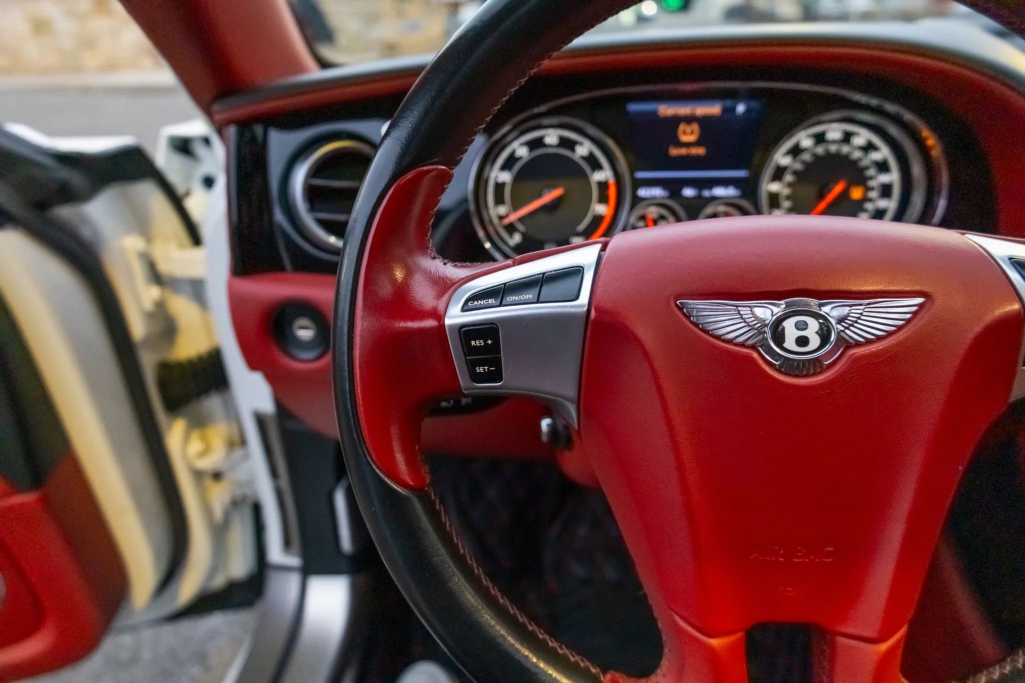 Used 2015 Bentley Flying Spur V8 image 44