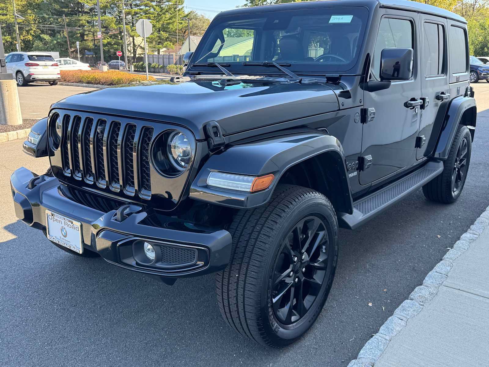 Used 2022 Jeep Wrangler Unlimited Sahara AWD/4WD image 3