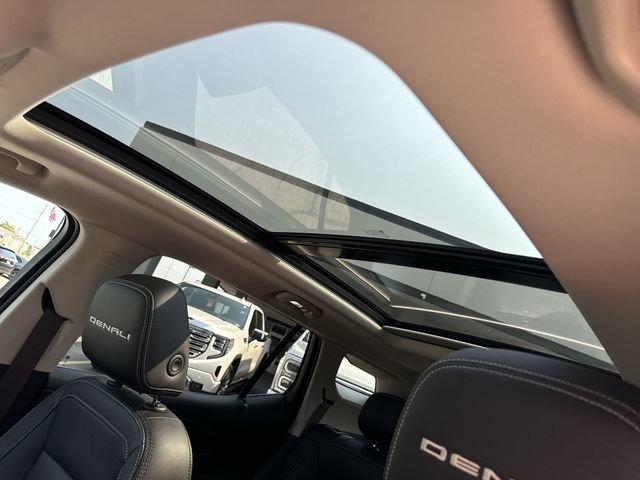 Used 2024 GMC Terrain Denali w/ Denali Premium Package AWD/4WD image 19