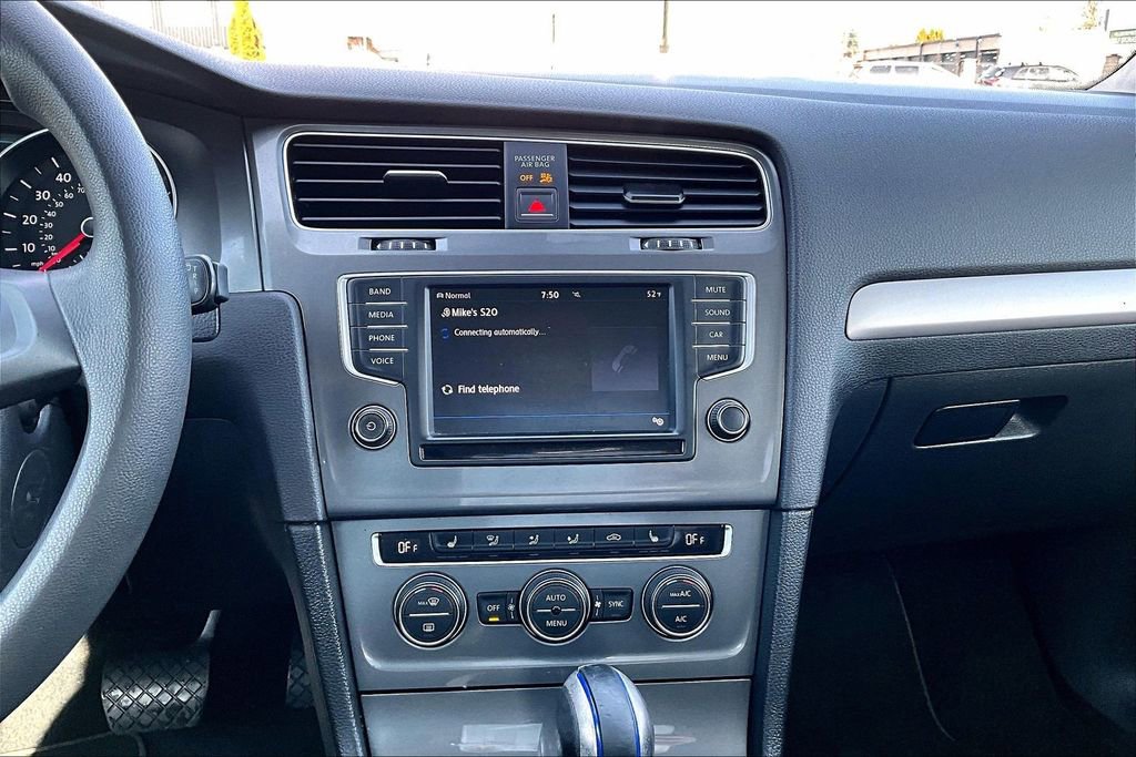 Used 2016 Volkswagen e-Golf SE w/ DC Fast Charging Package image 7