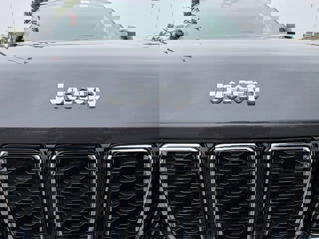 New 2025 Jeep Grand Cherokee L Limited w/ Trailer Tow Package image 2