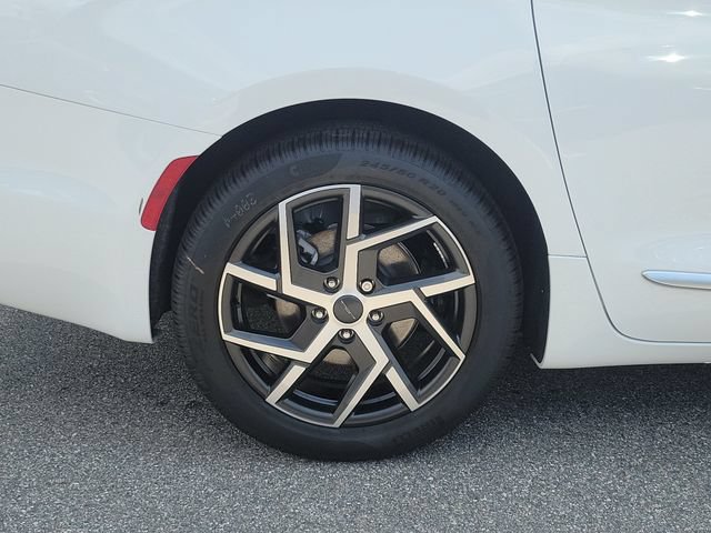 New 2027 Chrysler Pacifica Pinnacle w/ Theater Group FWD image 5