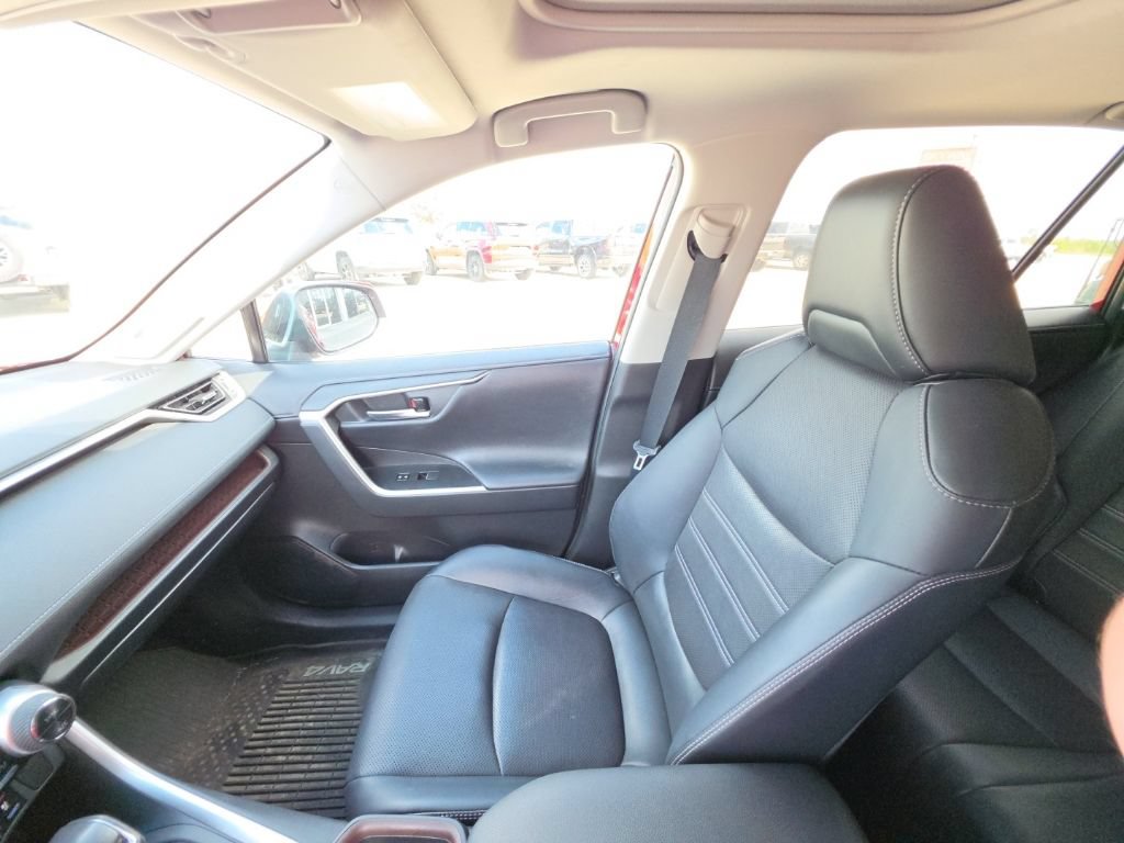 Used 2019 Toyota RAV4 Limited w/ Advanced Technology Package AWD/4WD image 9