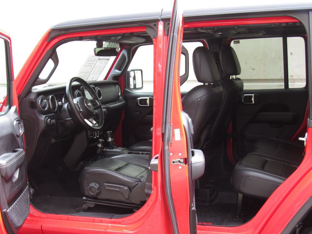 Used 2018 Jeep Wrangler Unlimited Sahara w/ Uconnect 4C Nav & Sound Group AWD/4WD image 14