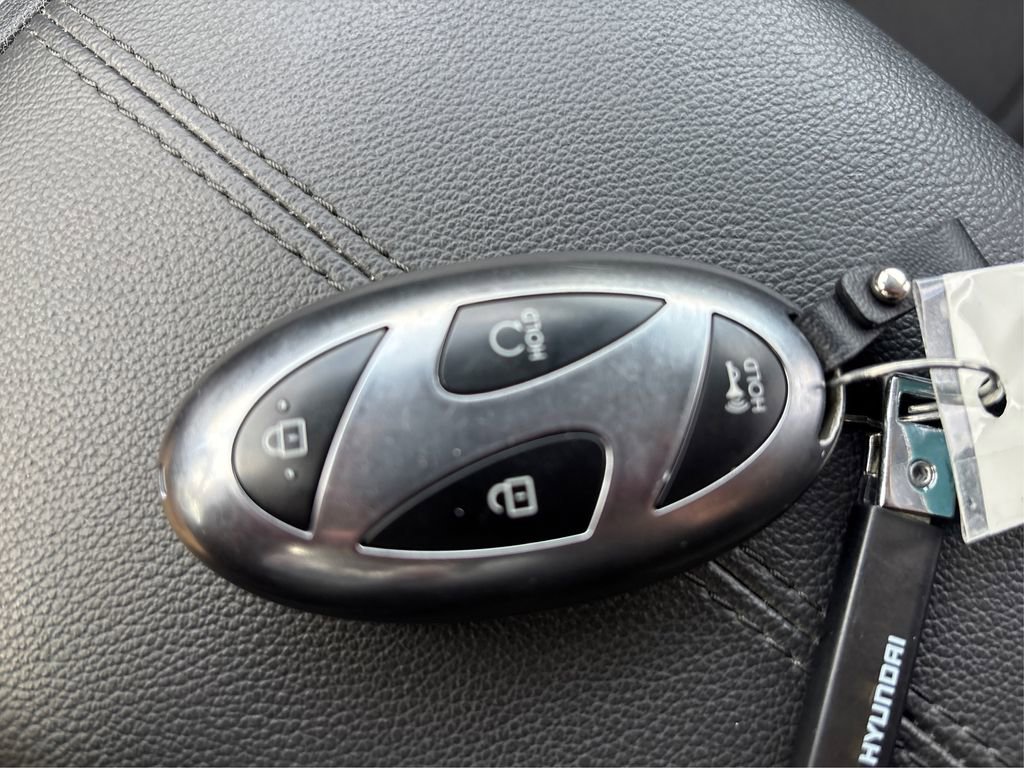 Certified 2025 Hyundai Tucson SE image 36