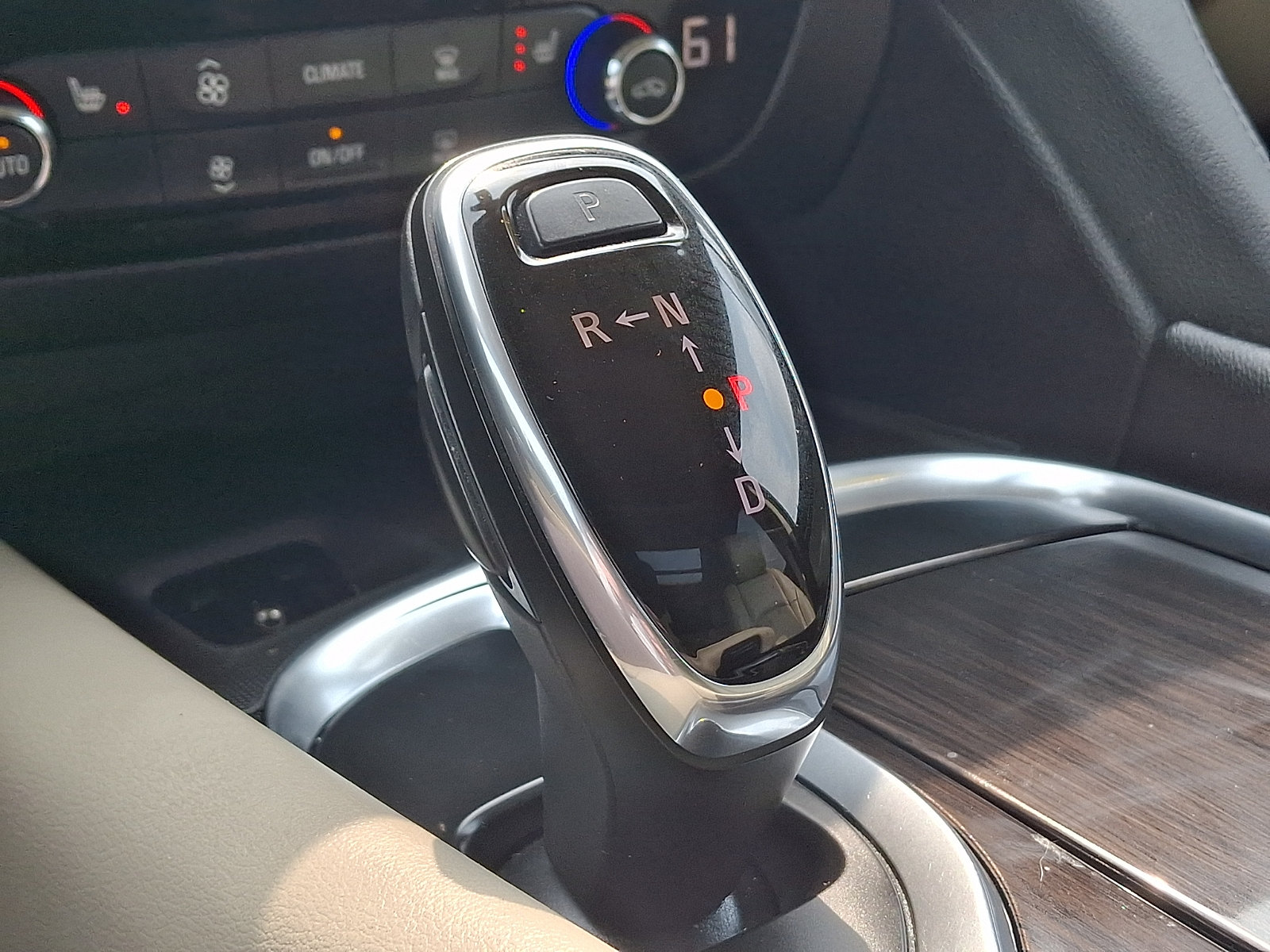 Used 2019 Buick Enclave Essence AWD/4WD image 18