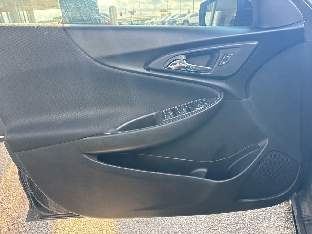 Used 2018 Chevrolet Malibu LT FWD image 15