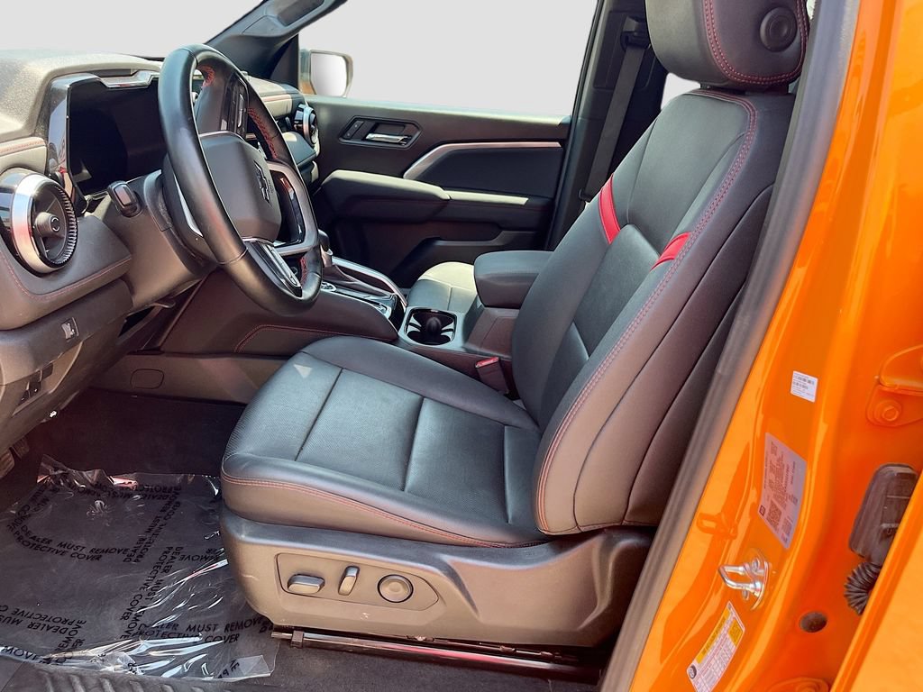 Used 2025 Chevrolet Colorado Z71 w/ Technology Package AWD/4WD image 21