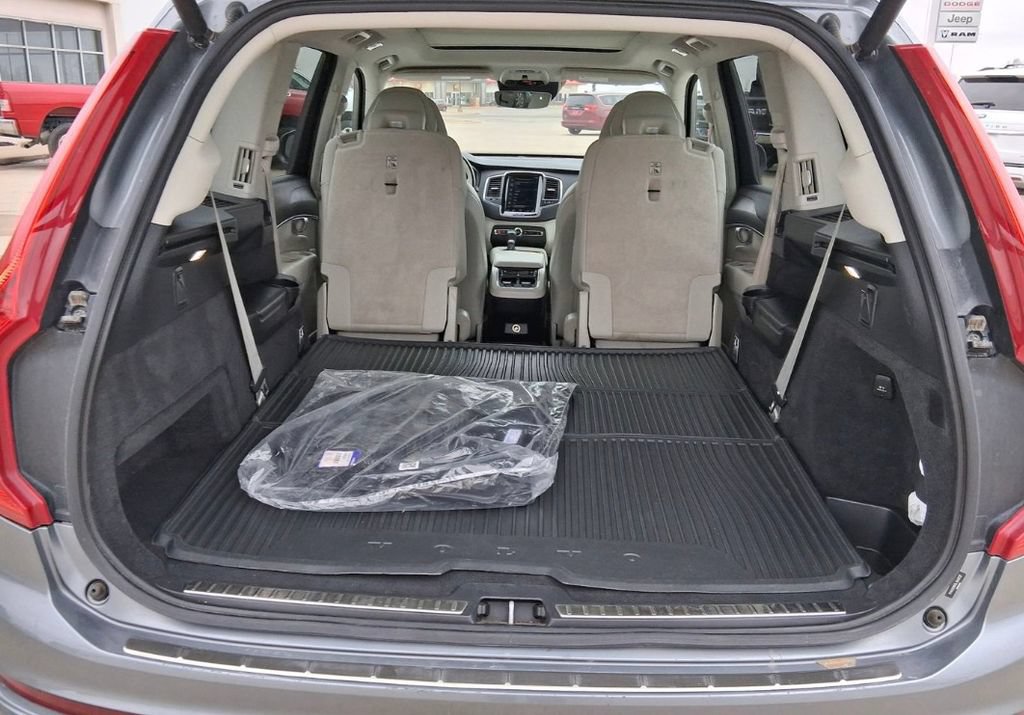 Used 2020 Volvo XC90 T6 Momentum AWD/4WD image 12