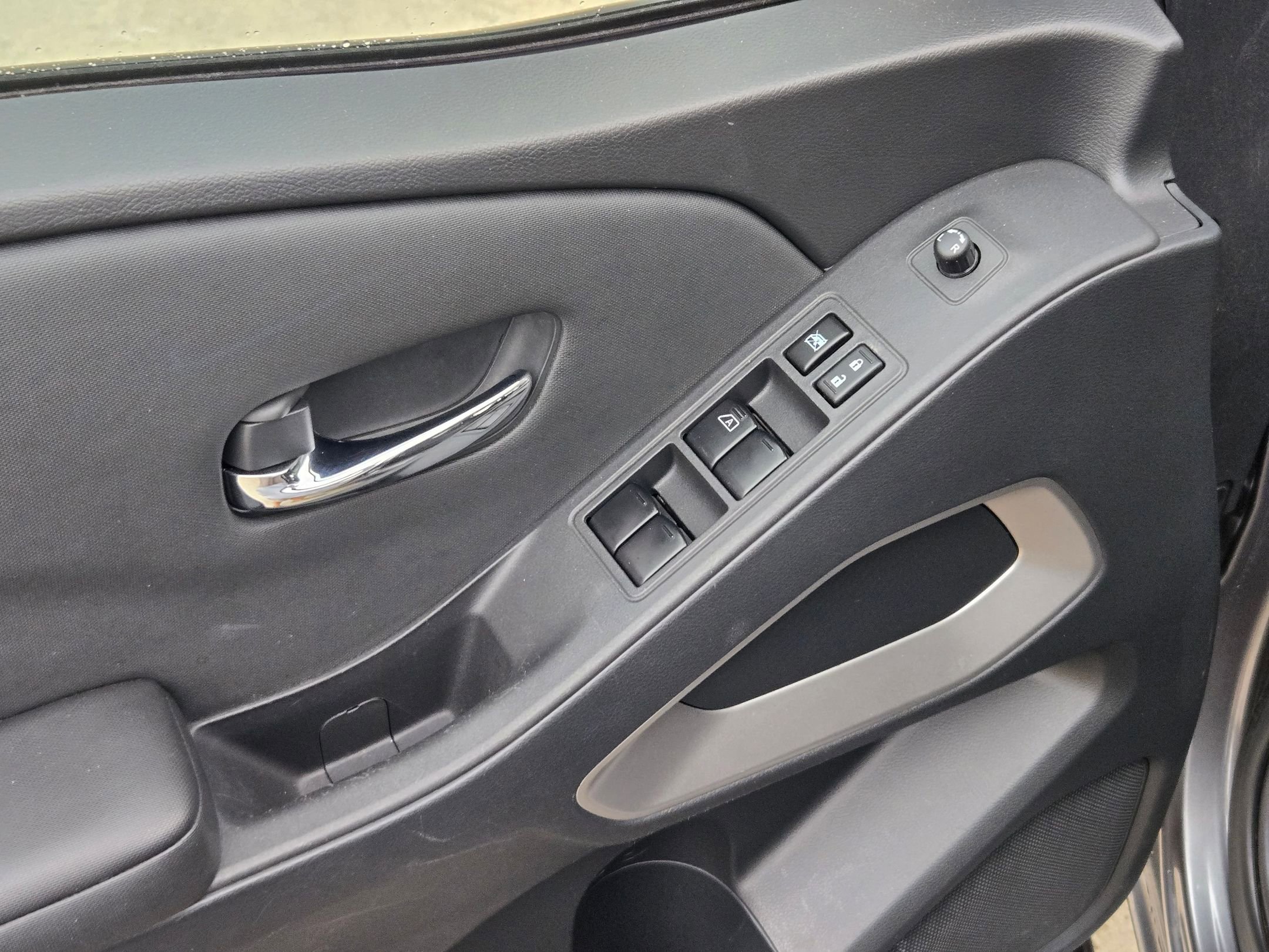 Used 2024 Nissan Frontier SV w/ SV Convenience Package image 12