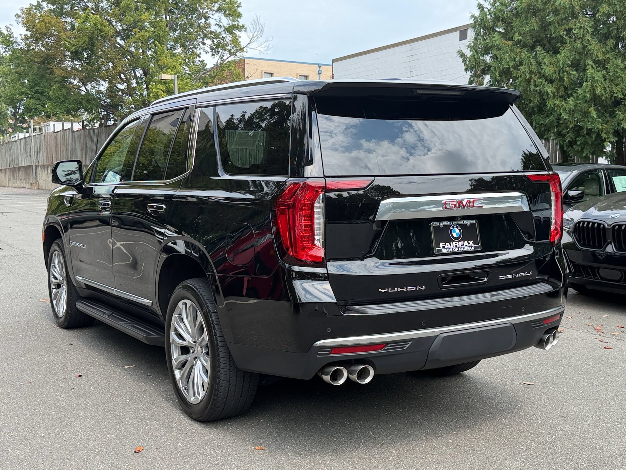 Used 2024 GMC Yukon Denali AWD/4WD image 3