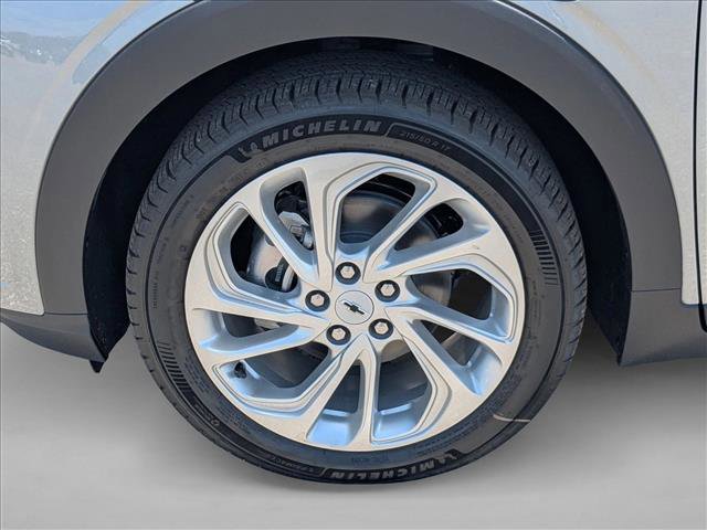 New 2027 Chevrolet Bolt LT w/ Comfort Package FWD image 9