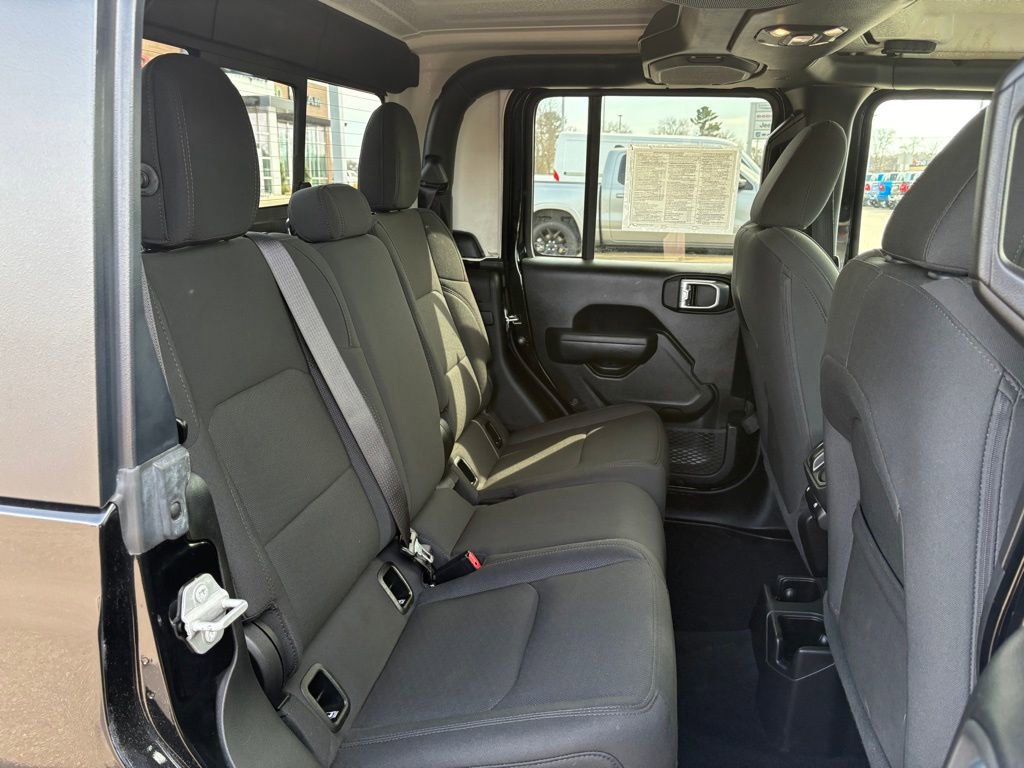 Used 2022 Jeep Gladiator Sport image 14