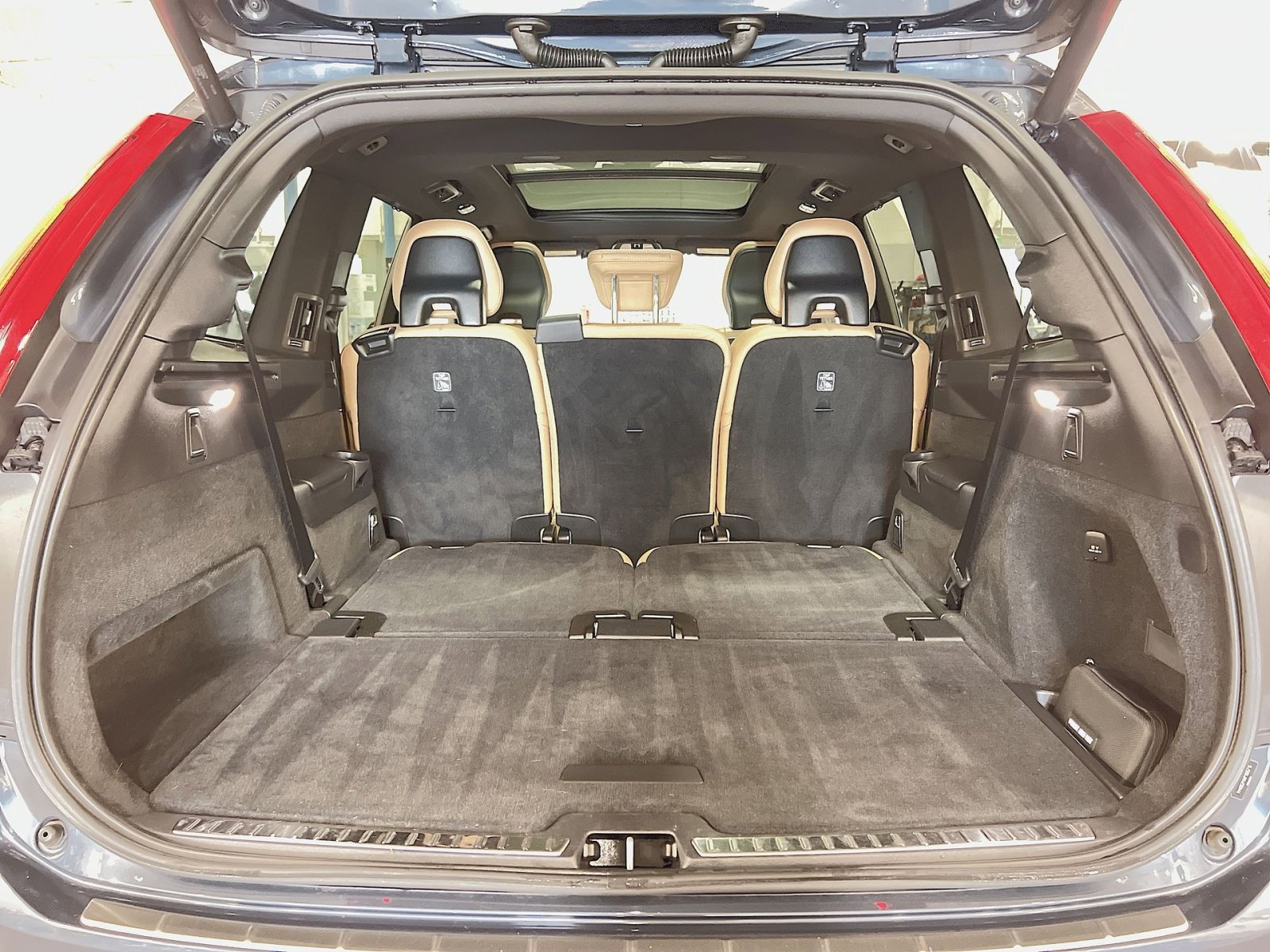 Used 2023 Volvo XC90 B6 Ultimate w/ Protection Package Premier image 26