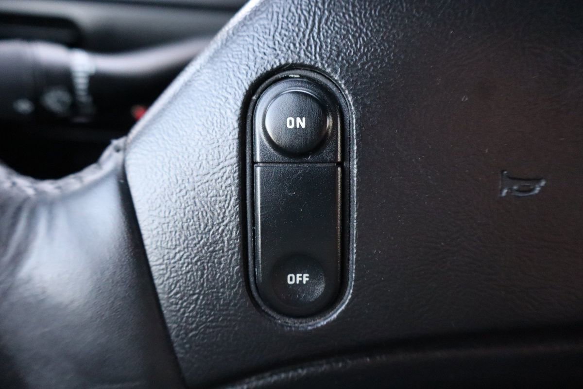 Used 1993 Ford Bronco XLT image 25