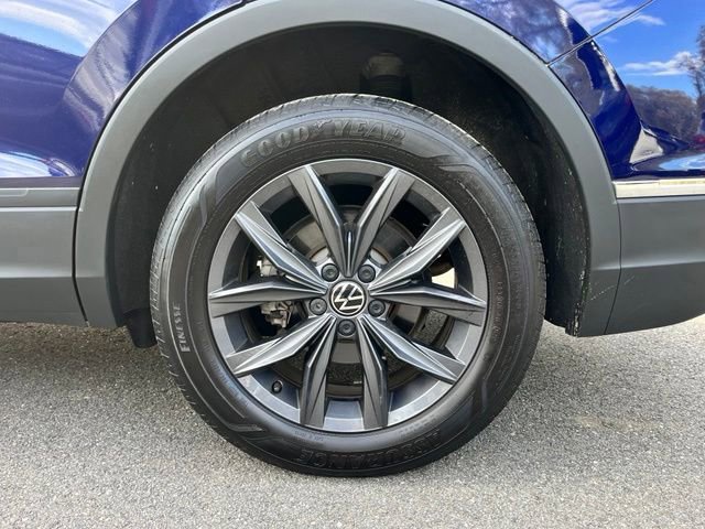 Used 2022 Volkswagen Tiguan SE AWD/4WD image 12