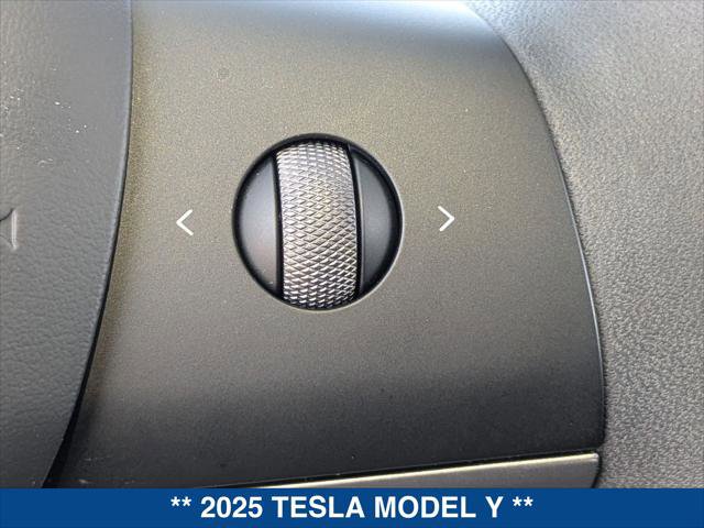 Used 2025 Tesla Model Y Long Range image 15