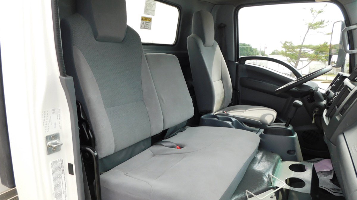 Used 2020 Isuzu NPR image 23