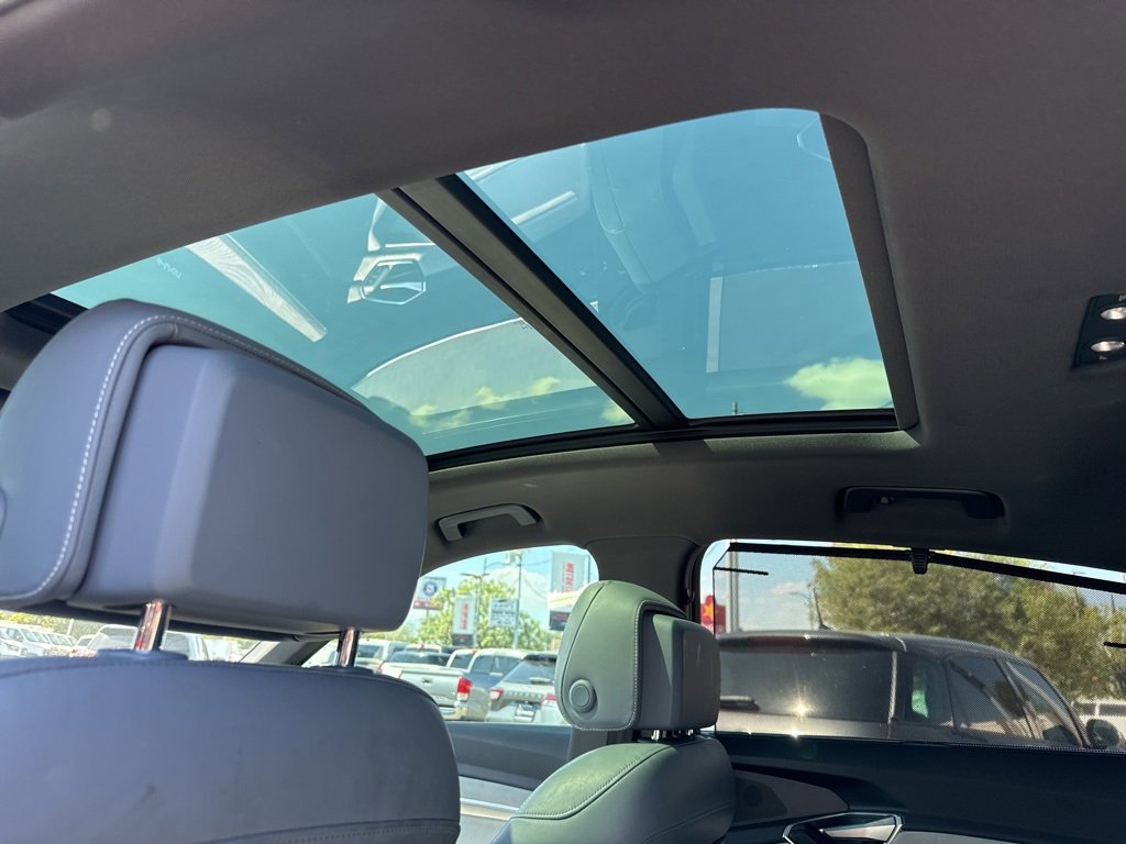 Used 2020 Audi e-tron Prestige w/ Prestige Package image 17