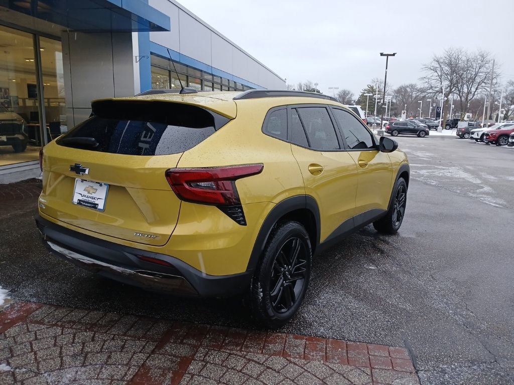 Used 2024 Chevrolet Trax ACTIV w/ Sunroof Package image 8