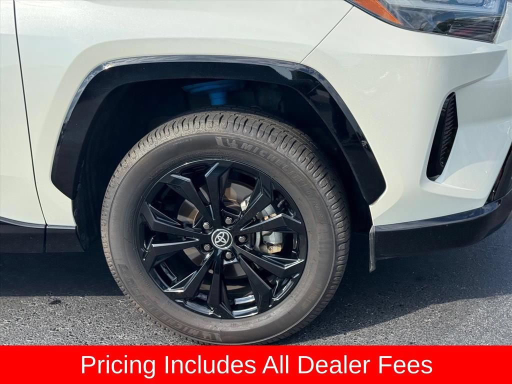 Used 2022 Toyota RAV4 SE AWD/4WD image 9