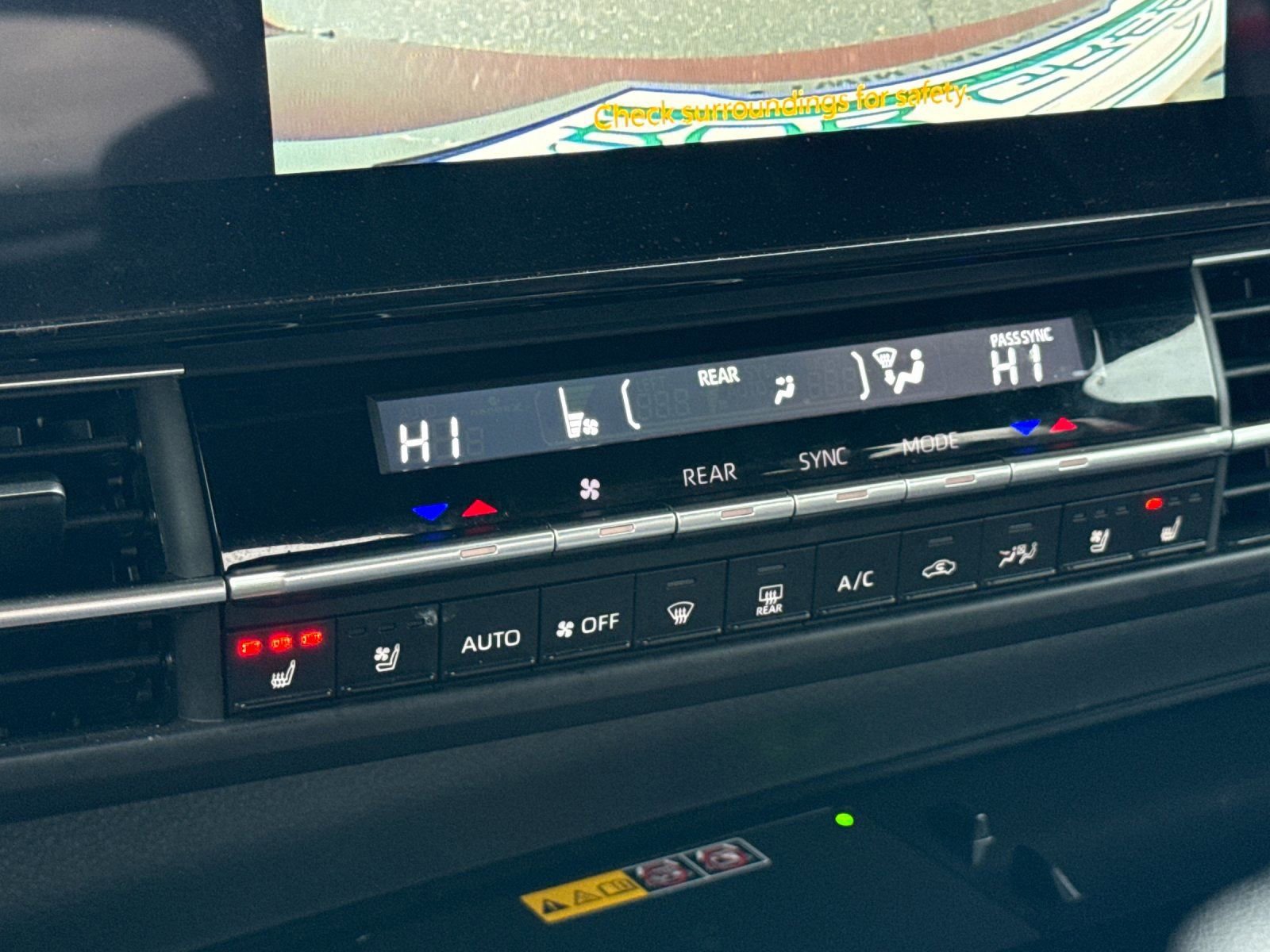 Used 2025 Toyota Sienna XSE w/ XSE Premium Package image 23