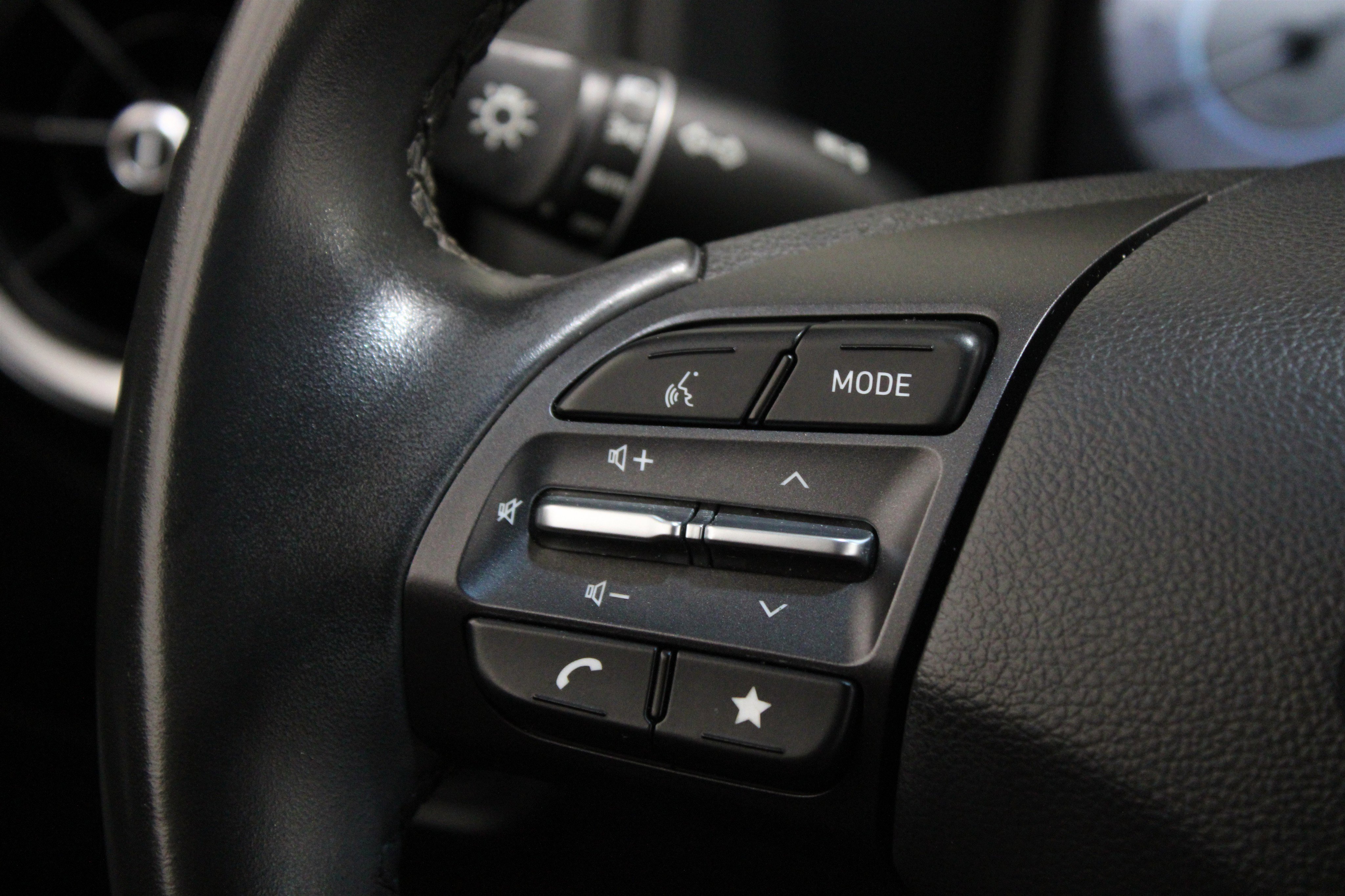 Used 2022 Hyundai Kona Limited image 10