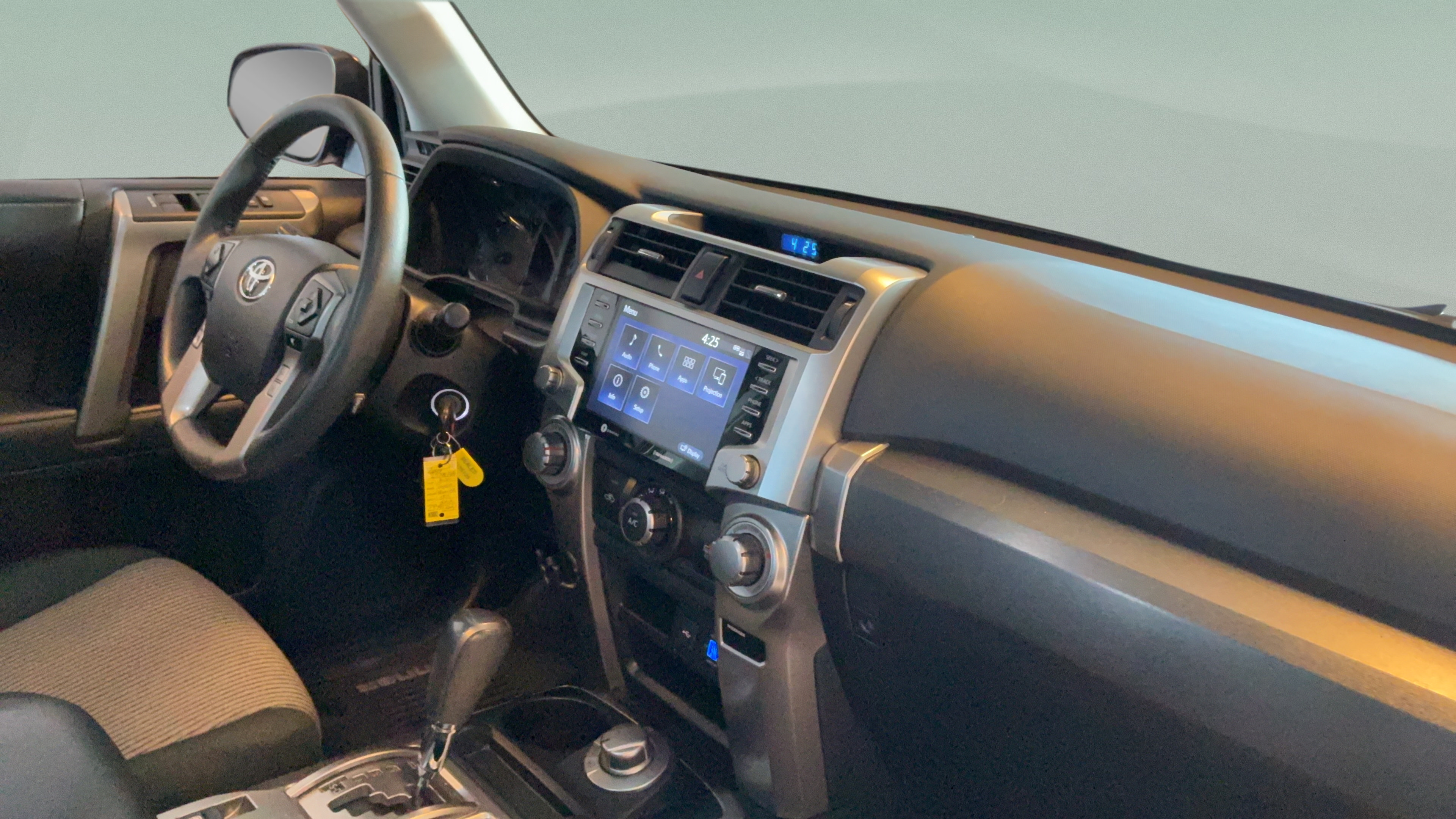 Used 2020 Toyota 4Runner SR5 AWD/4WD image 37